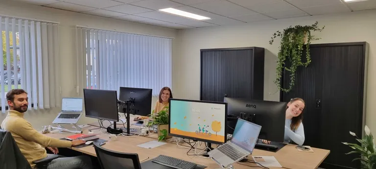 Laurens-Elise-and-Camilla-in-the-Beringen-office